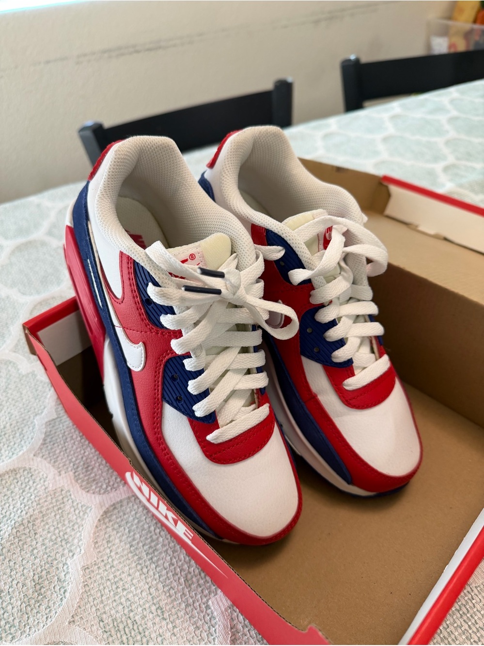 Nike AIR MAX 90 ( GS) size 4 1/2 Y